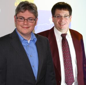 Tobias Frommann und Jürgen Vejmelka beim Vortrag der Befragungsergebnisse