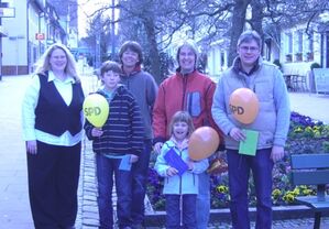 Tamara Frommann von den Jusos, Florian Kepplinger mit seiner Mama, Lara Rath mit ihrer Mama und Tobias Frommann v.l.