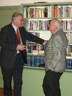 Ulrich Müller im Gespräch mit Siegfried Riester (v.l.)